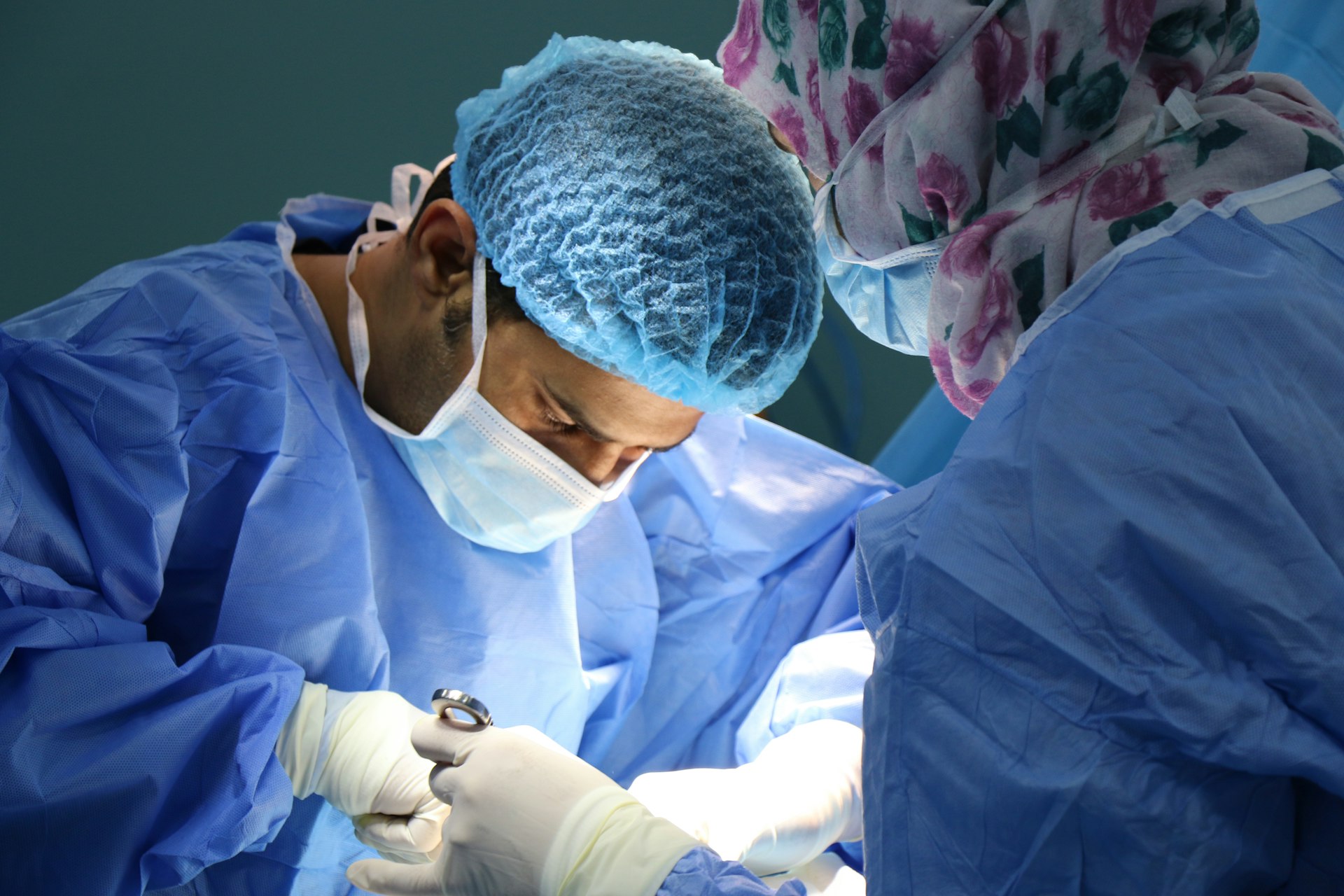 Operationssaal in einem modernen Krankenhaus